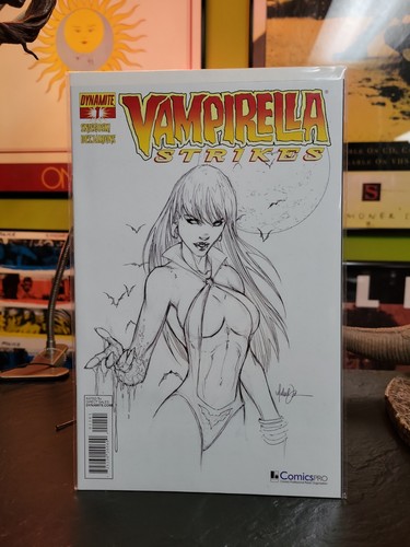 Vampirella strikes 1 - strikes, #1